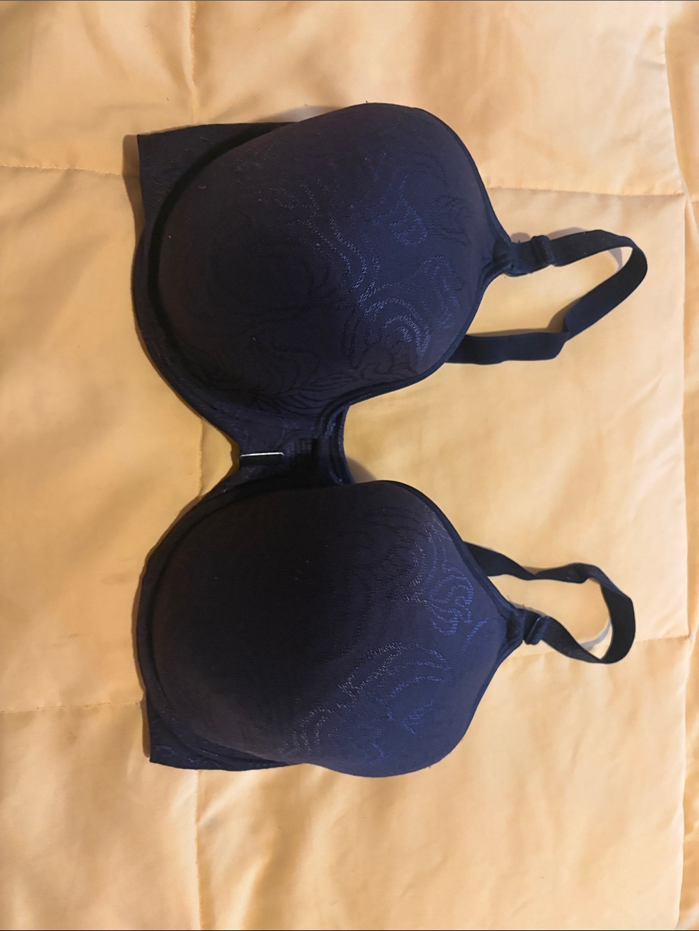 Black Underwire Bali Bra with Molded Cups & Subtle Pattern Front Closure